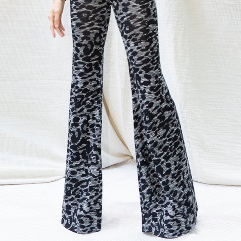 NWT GREY N BLACK LEOPARD Flare JUMPSUIT S - Picture 5 of 5